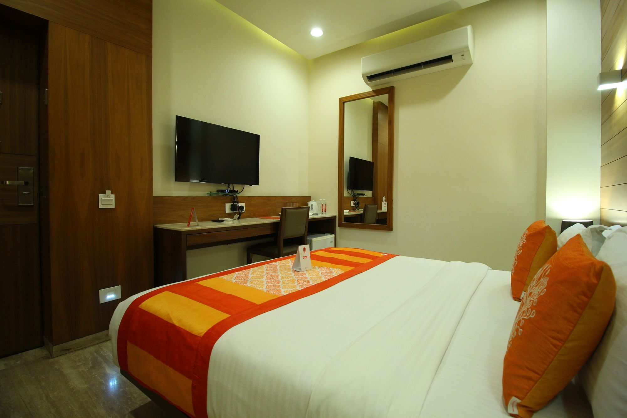 Oyo 8992 Hotel Kyra Αχμπανταμπάντ Εξωτερικό φωτογραφία